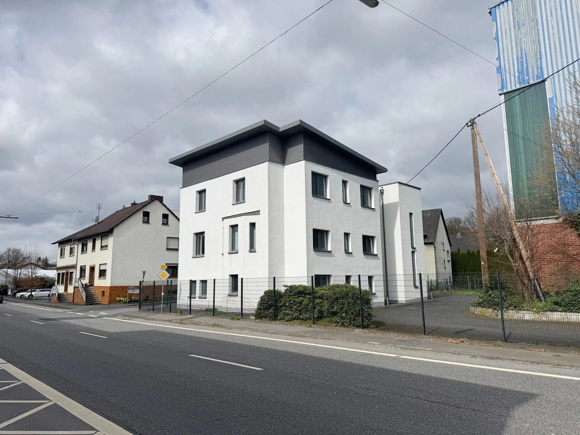 Immobilienangebot - Neitersen - Alle - Modernes, funktionales Bürogebäude zur Miete, sofort verfügbar!