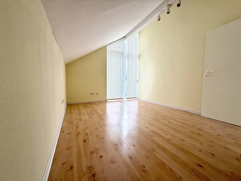 Immobilienangebot - Betzdorf ST - Alle - Familienfreundliches Einfamilienhaus in ruhiger Wohnlage mit schön angelegten Garten!