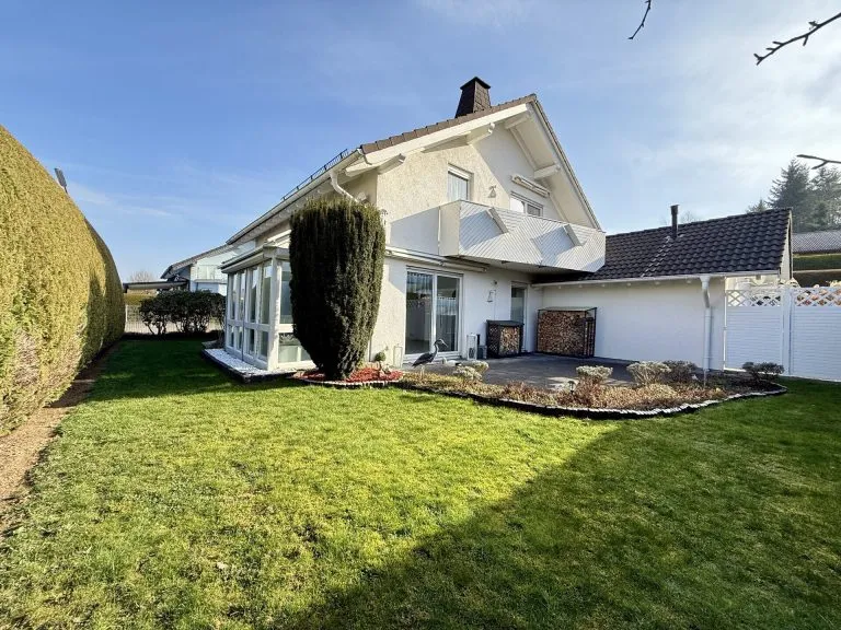 Immobilienangebot - Betzdorf ST - Alle - Familienfreundliches Einfamilienhaus in ruhiger Wohnlage mit schön angelegten Garten!