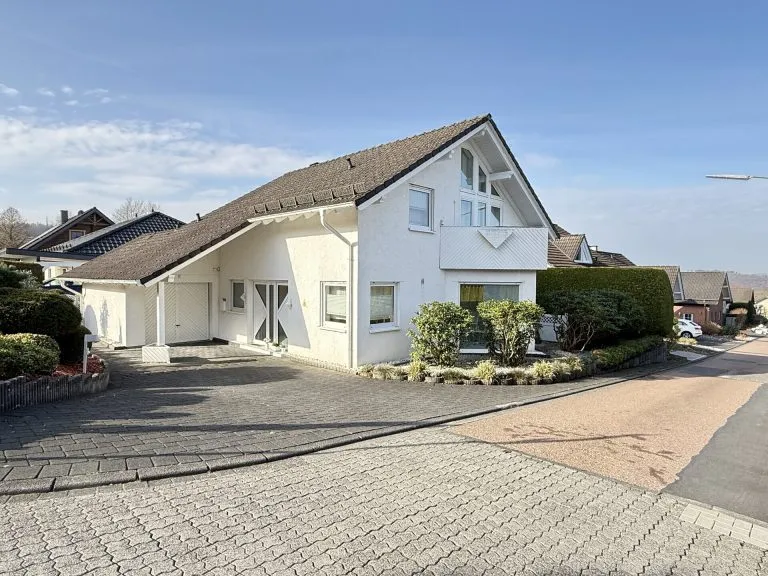 Immobilienangebot - Betzdorf ST - Alle - Familienfreundliches Einfamilienhaus in ruhiger Wohnlage mit schön angelegten Garten!