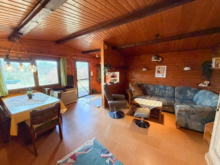 Immobilienangebot - Roth - Alle - ***RESERVIERT***
Großzügiges Grundstück mit Ferienhaus in Ortsrandlage - nähe Hamm!