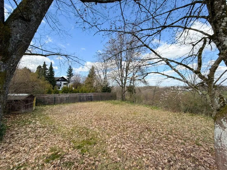 Immobilienangebot - Roth - Alle - ***RESERVIERT***
Großzügiges Grundstück mit Ferienhaus in Ortsrandlage - nähe Hamm!
