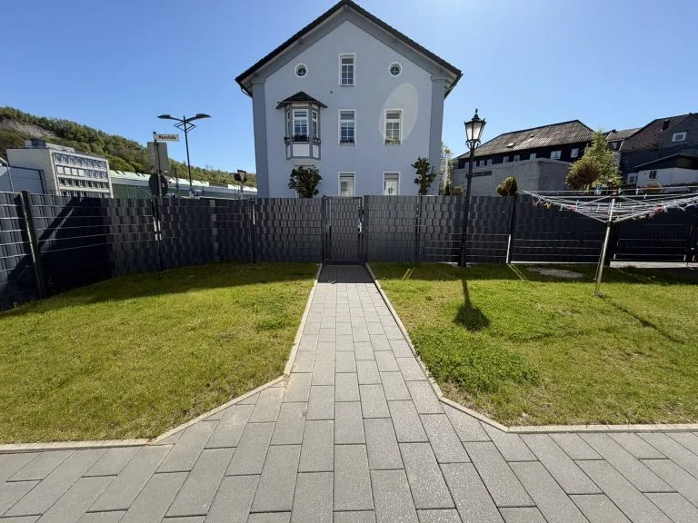 Immobilienangebot - Wissen - Alle - Sorgenfreies Wohnen auf modernstem Stand – mit autarker Halle zur freien Nutzung in zentraler Lage von Wissen!