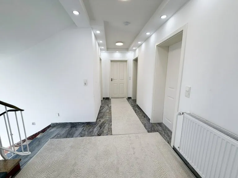 Immobilienangebot - Wissen - Alle - Sorgenfreies Wohnen auf modernstem Stand – mit autarker Halle zur freien Nutzung in zentraler Lage von Wissen!
