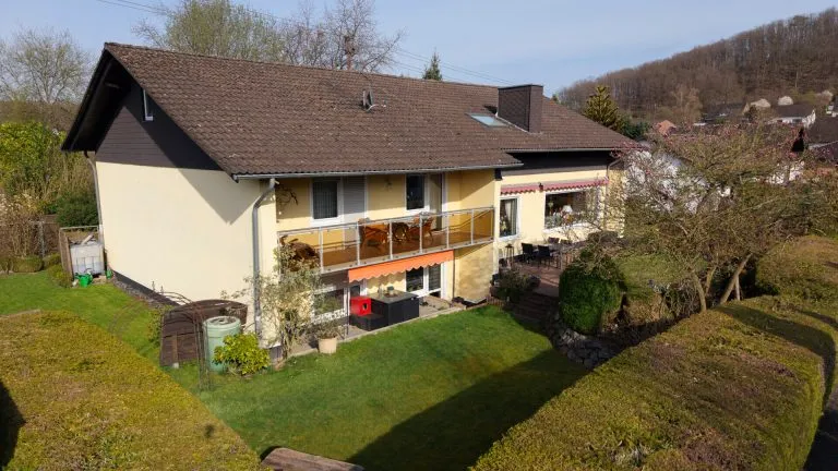 Immobilienangebot - Etzbach - Alle - Gepflegtes Einfamilienhaus mit Einliegerwohnung (vermietet) und tollem Garten - nahe Hamm/Sieg!