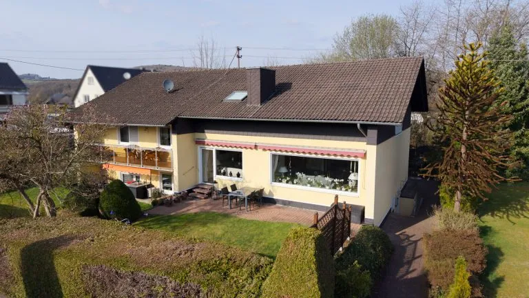 Immobilienangebot - Etzbach - Alle - Gepflegtes Einfamilienhaus mit Einliegerwohnung (vermietet) und tollem Garten - nahe Hamm/Sieg!