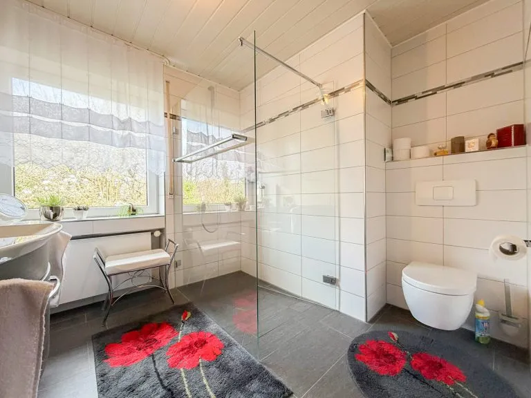Immobilienangebot - Etzbach - Alle - Gepflegtes Einfamilienhaus mit Einliegerwohnung (vermietet) und tollem Garten - nahe Hamm/Sieg!
