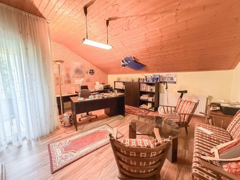 Immobilienangebot - Etzbach - Alle - Gepflegtes Einfamilienhaus mit Einliegerwohnung (vermietet) und tollem Garten - nahe Hamm/Sieg!