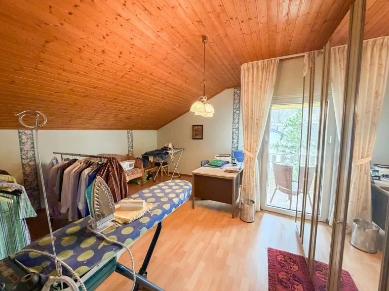 Immobilienangebot - Etzbach - Alle - Gepflegtes Einfamilienhaus mit Einliegerwohnung (vermietet) und tollem Garten - nahe Hamm/Sieg!