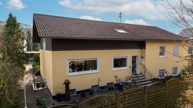 Immobilienangebot - Etzbach - Alle - Gepflegtes Einfamilienhaus mit Einliegerwohnung (vermietet) und tollem Garten - nahe Hamm/Sieg!