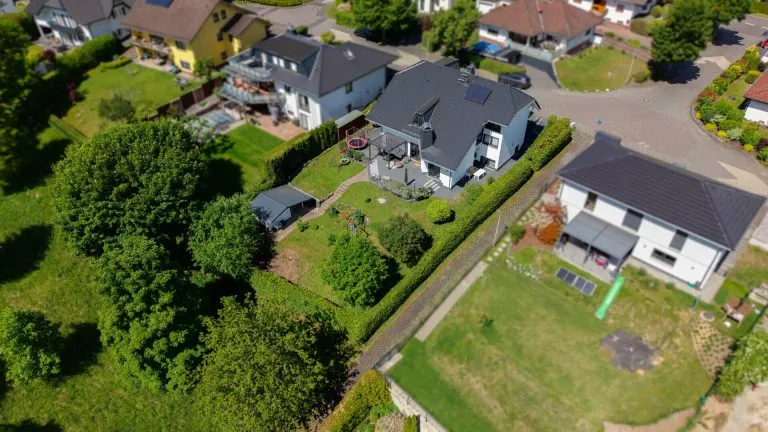 Immobilienangebot - Niedererbach - Alle - Exklusives Wohnhaus mit Einliegerwohnung und großem Garten in traumhafter Lage vor Limburg!