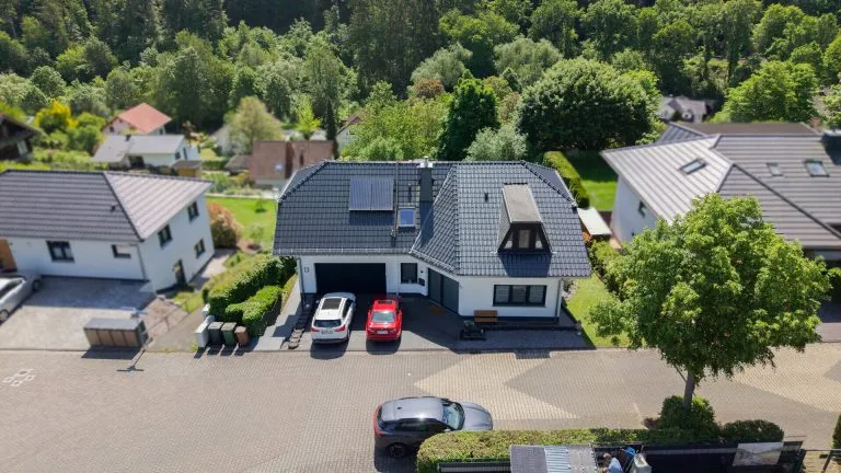 Immobilienangebot - Niedererbach - Alle - Exklusives Wohnhaus mit Einliegerwohnung und großem Garten in traumhafter Lage vor Limburg!