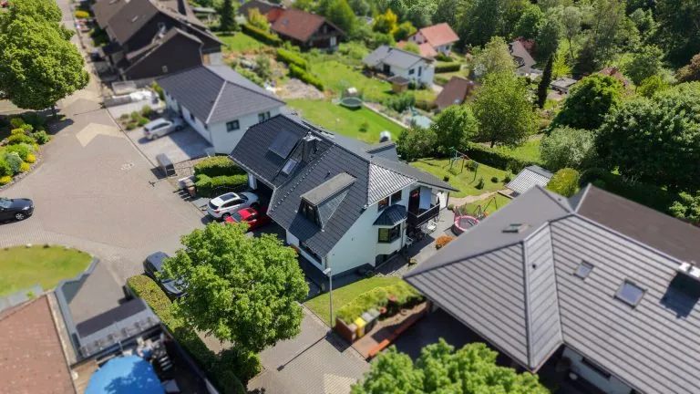 Immobilienangebot - Niedererbach - Alle - Exklusives Wohnhaus mit Einliegerwohnung und großem Garten in traumhafter Lage vor Limburg!