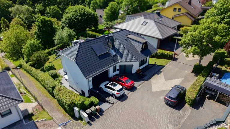 Immobilienangebot - Niedererbach - Alle - Exklusives Wohnhaus mit Einliegerwohnung und großem Garten in traumhafter Lage vor Limburg!