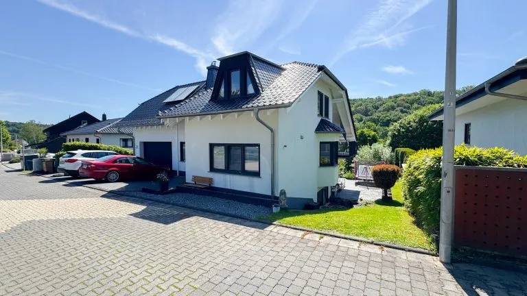 Immobilienangebot - Niedererbach - Alle - Exklusives Wohnhaus mit Einliegerwohnung und großem Garten in traumhafter Lage vor Limburg!