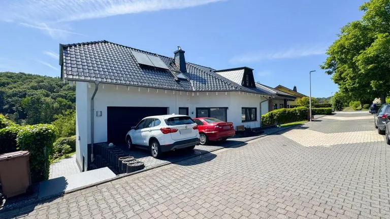 Immobilienangebot - Niedererbach - Alle - Exklusives Wohnhaus mit Einliegerwohnung und großem Garten in traumhafter Lage vor Limburg!