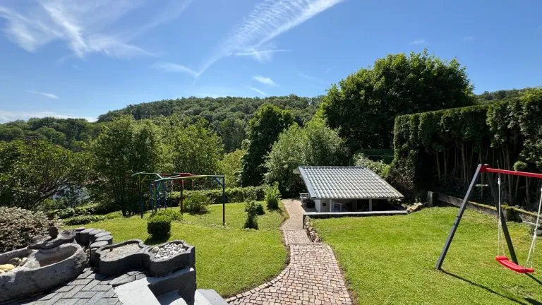 Immobilienangebot - Niedererbach - Alle - Exklusives Wohnhaus mit Einliegerwohnung und großem Garten in traumhafter Lage vor Limburg!