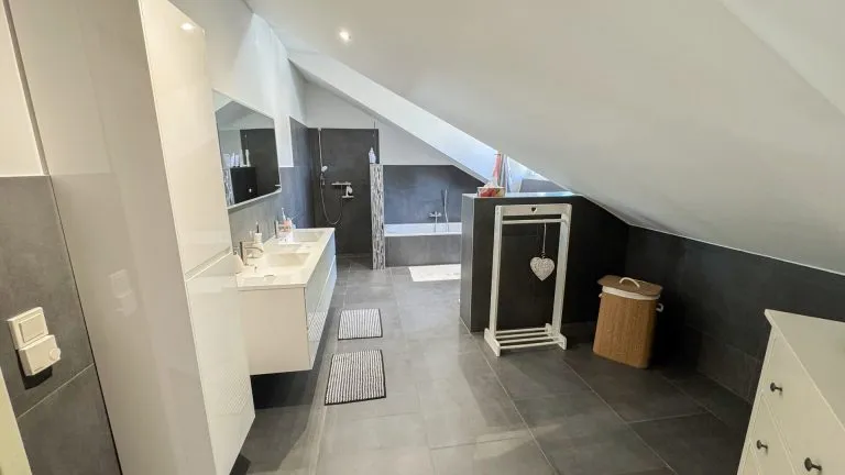 Immobilienangebot - Niedererbach - Alle - Exklusives Wohnhaus mit Einliegerwohnung und großem Garten in traumhafter Lage vor Limburg!