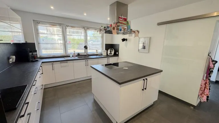 Immobilienangebot - Niedererbach - Alle - Exklusives Wohnhaus mit Einliegerwohnung und großem Garten in traumhafter Lage vor Limburg!