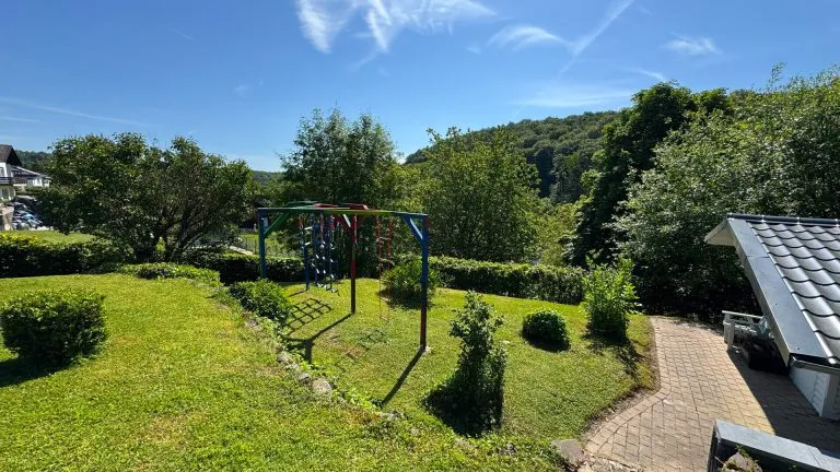Immobilienangebot - Niedererbach - Alle - Exklusives Wohnhaus mit Einliegerwohnung und großem Garten in traumhafter Lage vor Limburg!