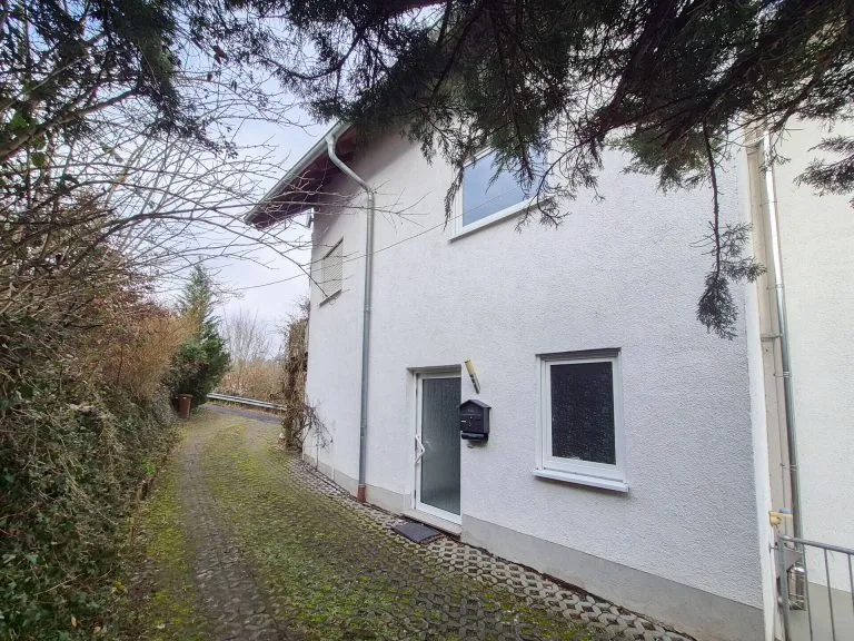 Immobilienangebot - Puderbach VG - Alle - Ihr neues Familienglück – gepflegtes Reihenendhaus mit Balkon & Platz zum Leben – Nähe Puderbach!!