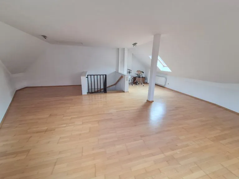 Immobilienangebot - Puderbach VG - Alle - Ihr neues Familienglück – gepflegtes Reihenendhaus mit Balkon & Platz zum Leben – Nähe Puderbach!!