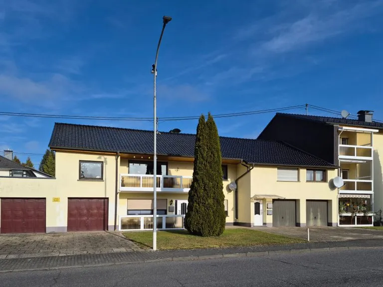 Immobilienangebot - Asbach - Alle - TOP-ANGEBOT - 6 Parteienhaus mit 6 Garagen in zentraler, ruhiger Lage von Asbach zu verkaufen !!