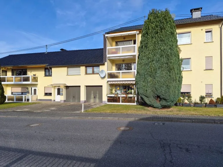 Immobilienangebot - Asbach - Alle - TOP-ANGEBOT - 6 Parteienhaus mit 6 Garagen in zentraler, ruhiger Lage von Asbach zu verkaufen !!