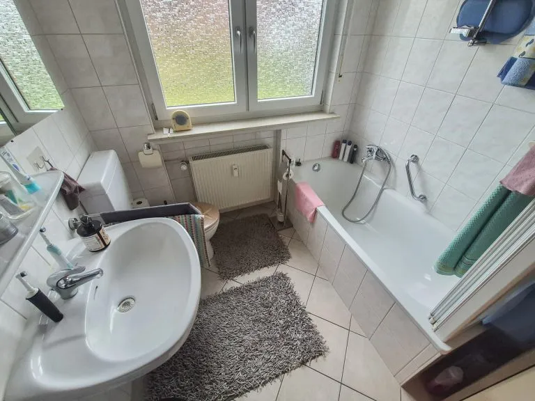 Immobilienangebot - Asbach - Alle - TOP-ANGEBOT - 6 Parteienhaus mit 6 Garagen in zentraler, ruhiger Lage von Asbach zu verkaufen !!