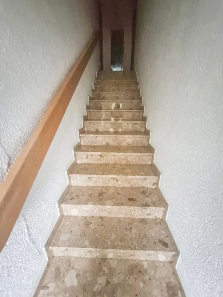 Immobilienangebot - Asbach - Alle - TOP-ANGEBOT - 6 Parteienhaus mit 6 Garagen in zentraler, ruhiger Lage von Asbach zu verkaufen !!