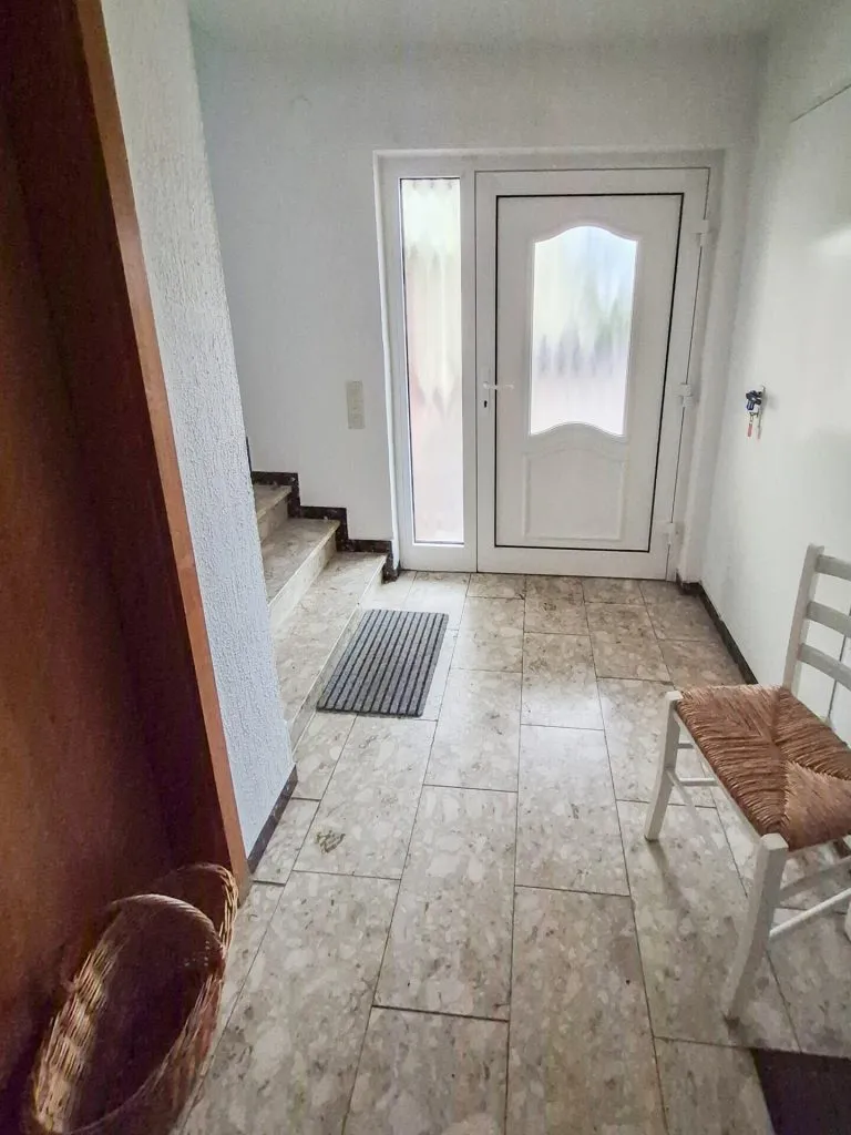 Immobilienangebot - Asbach - Alle - TOP-ANGEBOT - 6 Parteienhaus mit 6 Garagen in zentraler, ruhiger Lage von Asbach zu verkaufen !!