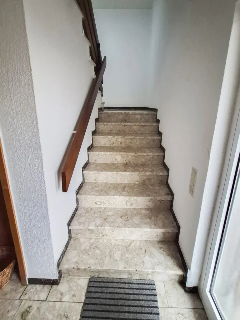 Immobilienangebot - Asbach - Alle - TOP-ANGEBOT - 6 Parteienhaus mit 6 Garagen in zentraler, ruhiger Lage von Asbach zu verkaufen !!
