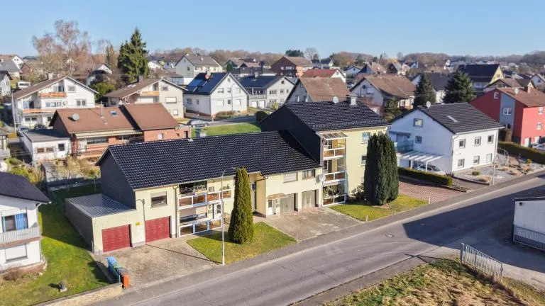 Immobilienangebot - Asbach - Alle - TOP-ANGEBOT - 6 Parteienhaus mit 6 Garagen in zentraler, ruhiger Lage von Asbach zu verkaufen !!