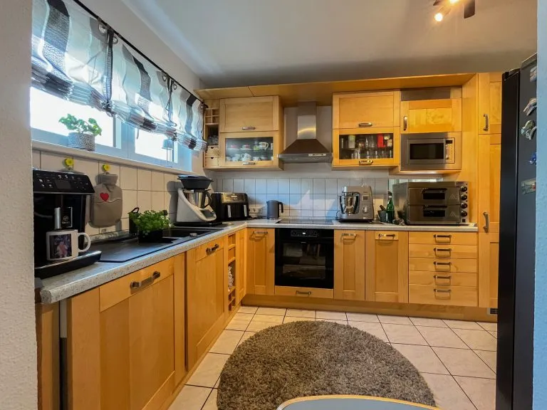 Immobilienangebot - Kreuztal - Alle - *RESERVIERT* Schöne sanierte Erdgeschosswohnung mit Terrasse und zwei Garagen in Kreuztal!