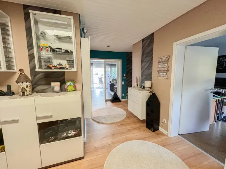 Immobilienangebot - Kreuztal - Alle - *RESERVIERT* Schöne sanierte Erdgeschosswohnung mit Terrasse und zwei Garagen in Kreuztal!