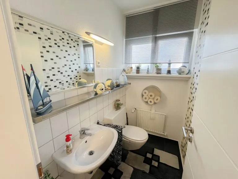 Immobilienangebot - Kreuztal - Alle - *RESERVIERT* Schöne sanierte Erdgeschosswohnung mit Terrasse und zwei Garagen in Kreuztal!