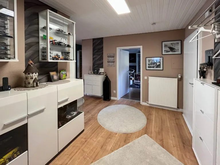 Immobilienangebot - Kreuztal - Alle - *RESERVIERT* Schöne sanierte Erdgeschosswohnung mit Terrasse und zwei Garagen in Kreuztal!