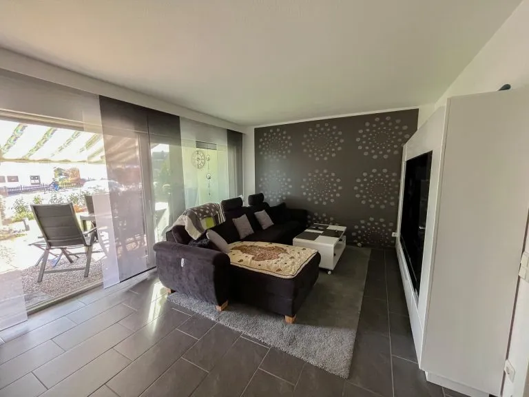Immobilienangebot - Kreuztal - Alle - *RESERVIERT* Schöne sanierte Erdgeschosswohnung mit Terrasse und zwei Garagen in Kreuztal!