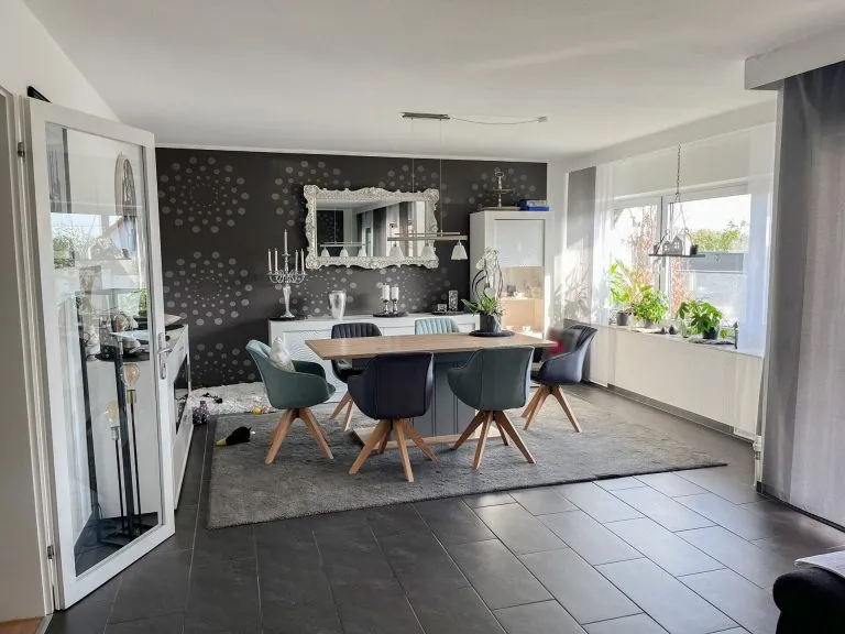 Immobilienangebot - Kreuztal - Alle - *RESERVIERT* Schöne sanierte Erdgeschosswohnung mit Terrasse und zwei Garagen in Kreuztal!