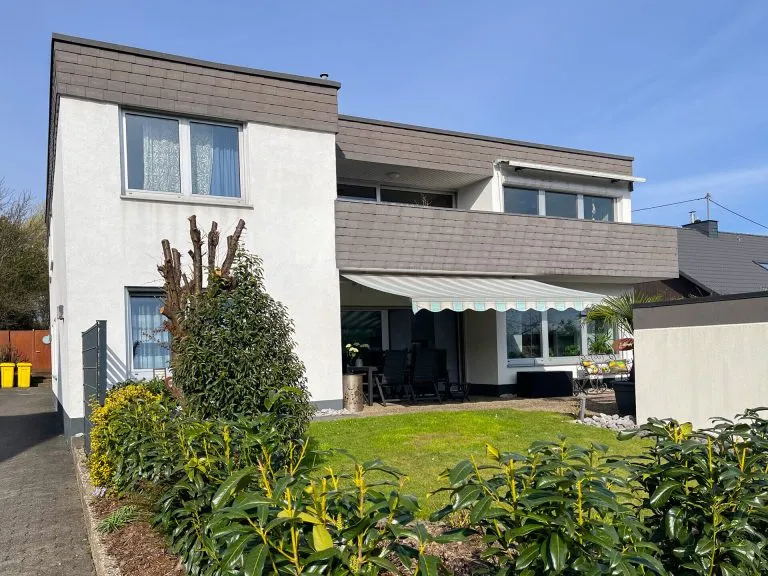 Immobilienangebot - Kreuztal - Alle - *RESERVIERT* Schöne sanierte Erdgeschosswohnung mit Terrasse und zwei Garagen in Kreuztal!