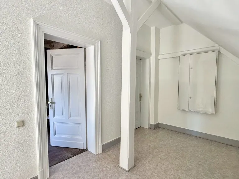 Immobilienangebot - Hachenburg VG - Alle - Ehemalige Schule mit Nebengebäude - Wohnen & Vermieten kombinierbar! Nähe Hachenburg!