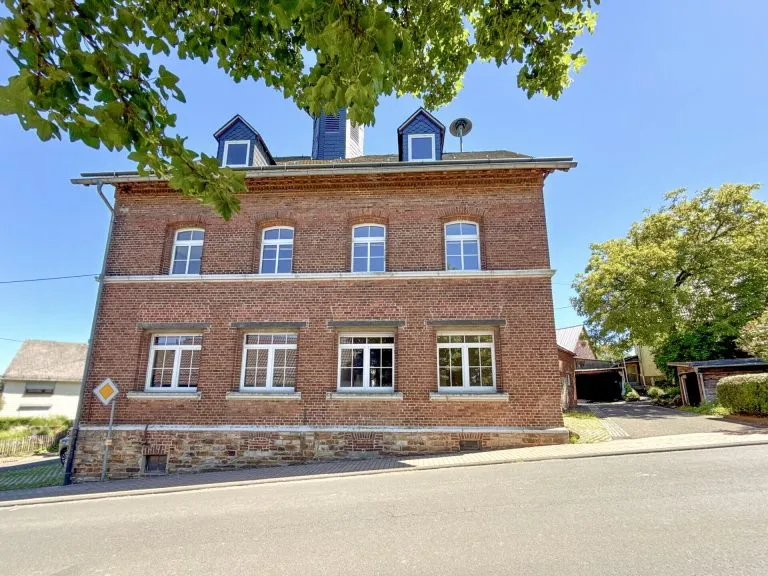 Immobilienangebot - Hachenburg VG - Alle - Ehemalige Schule mit Nebengebäude - Wohnen & Vermieten kombinierbar! Nähe Hachenburg!