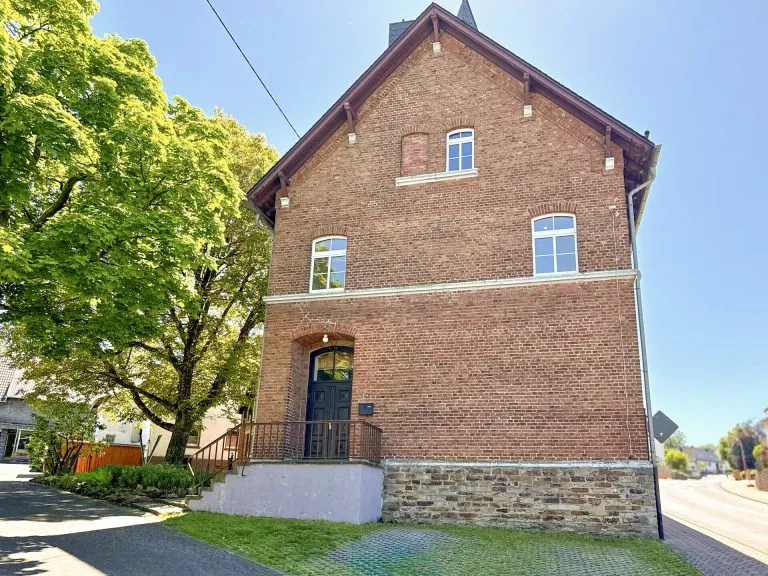 Immobilienangebot - Hachenburg VG - Alle - Ehemalige Schule mit Nebengebäude - Wohnen & Vermieten kombinierbar! Nähe Hachenburg!