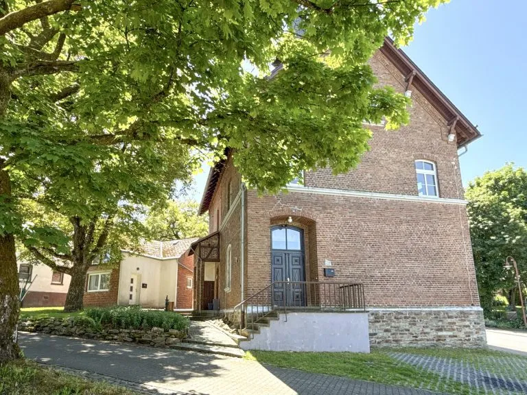 Immobilienangebot - Hachenburg VG - Alle - Ehemalige Schule mit Nebengebäude - Wohnen & Vermieten kombinierbar! Nähe Hachenburg!