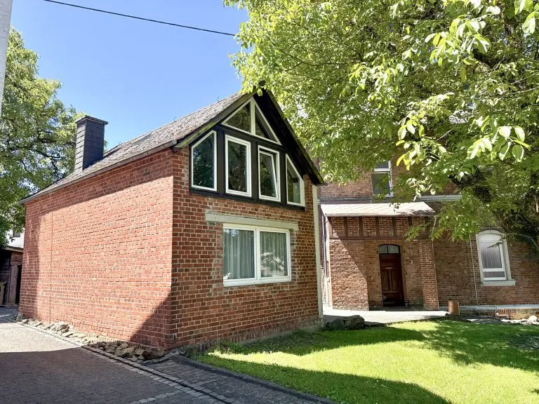 Immobilienangebot - Hachenburg VG - Alle - Ehemalige Schule mit Nebengebäude - Wohnen & Vermieten kombinierbar! Nähe Hachenburg!
