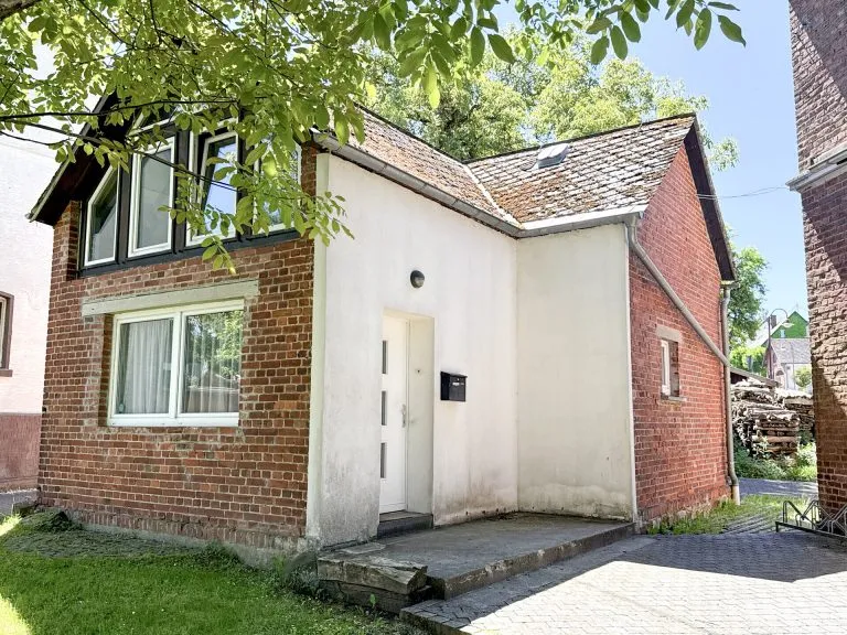 Immobilienangebot - Hachenburg VG - Alle - Ehemalige Schule mit Nebengebäude - Wohnen & Vermieten kombinierbar! Nähe Hachenburg!