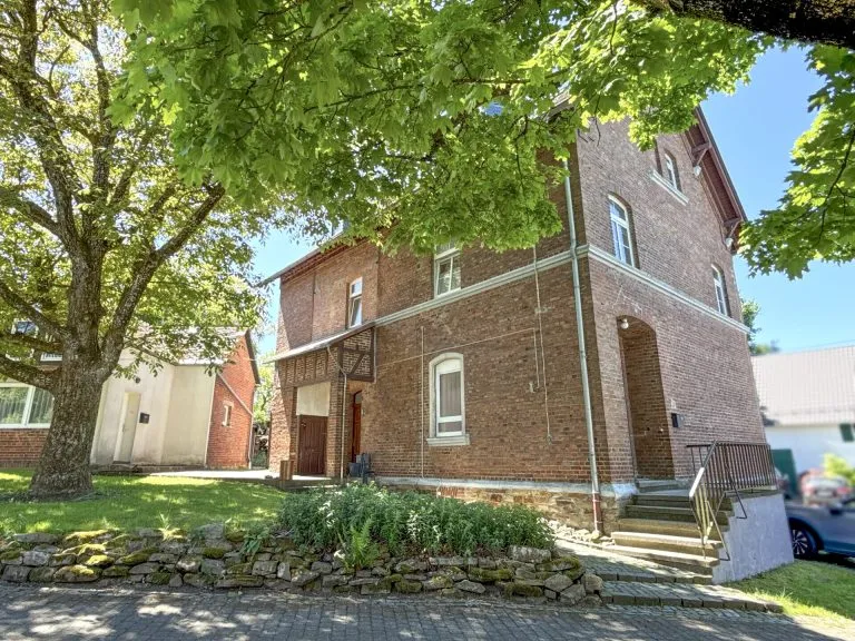 Immobilienangebot - Hachenburg VG - Alle - Ehemalige Schule mit Nebengebäude - Wohnen & Vermieten kombinierbar! Nähe Hachenburg!