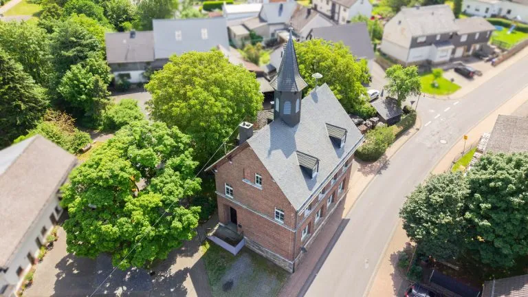 Immobilienangebot - Hachenburg VG - Alle - Ehemalige Schule mit Nebengebäude - Wohnen & Vermieten kombinierbar! Nähe Hachenburg!