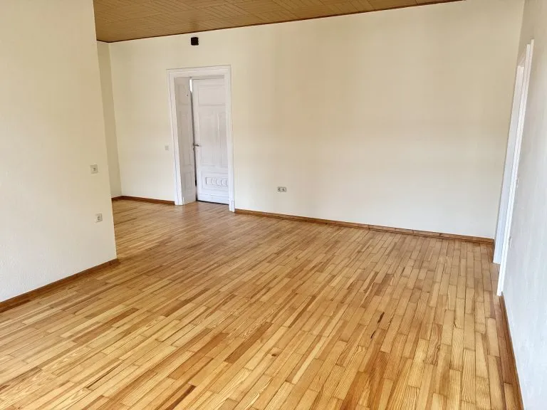 Immobilienangebot - Hachenburg VG - Alle - Ehemalige Schule mit Nebengebäude - Wohnen & Vermieten kombinierbar! Nähe Hachenburg!