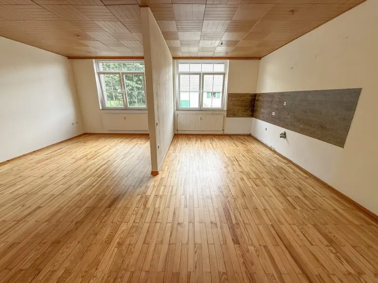 Immobilienangebot - Hachenburg VG - Alle - Ehemalige Schule mit Nebengebäude - Wohnen & Vermieten kombinierbar! Nähe Hachenburg!